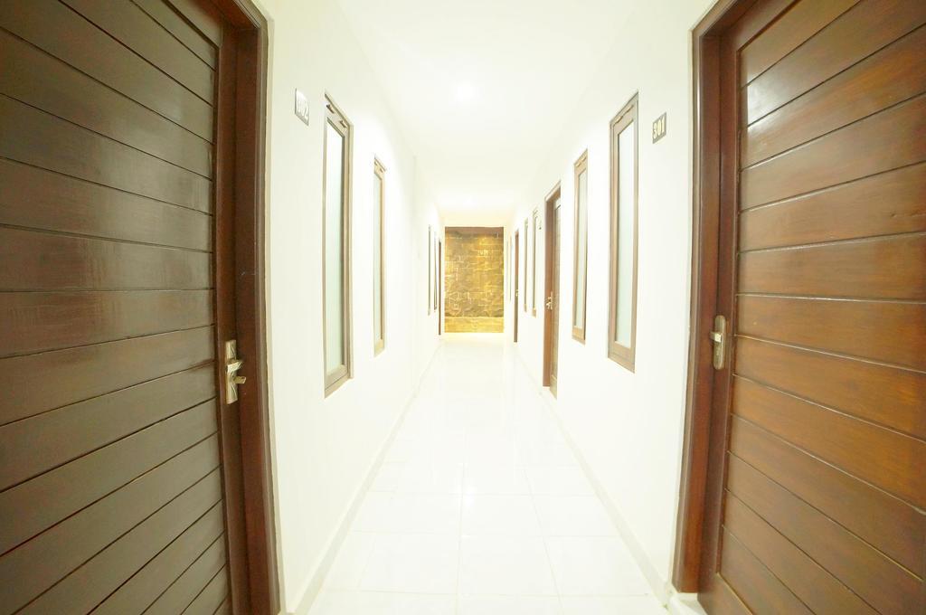 Easton Kuta Homestay Exterior photo
